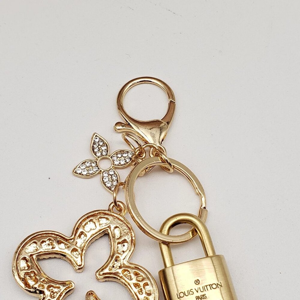 Authentic Louis Vuitton GoldLock & Key with Unbranded Clover Flower Charm - Picture 7 of 10